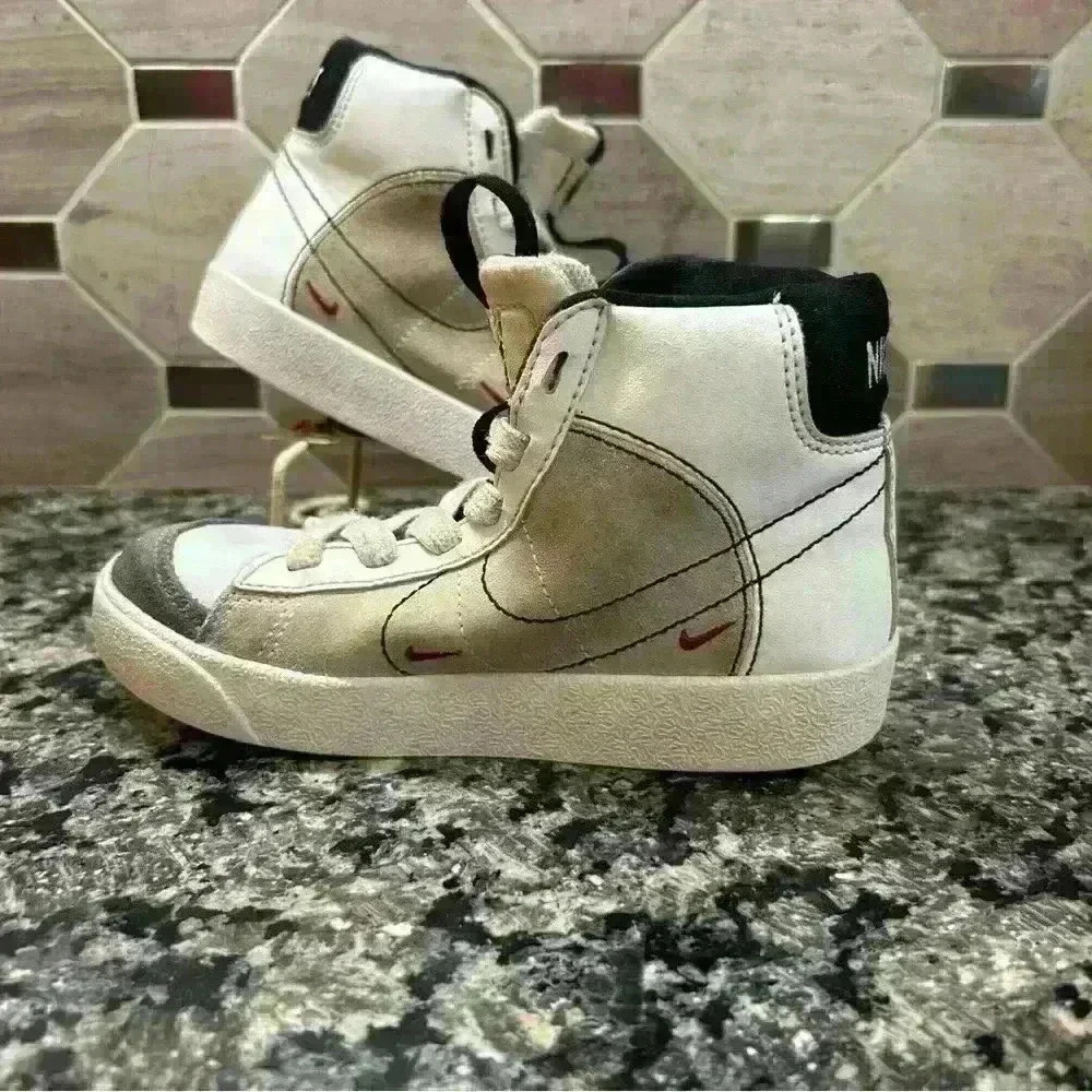 Nike Kids Blazer Mid 77, White And Red , Size 11C - Picture 2 of 14